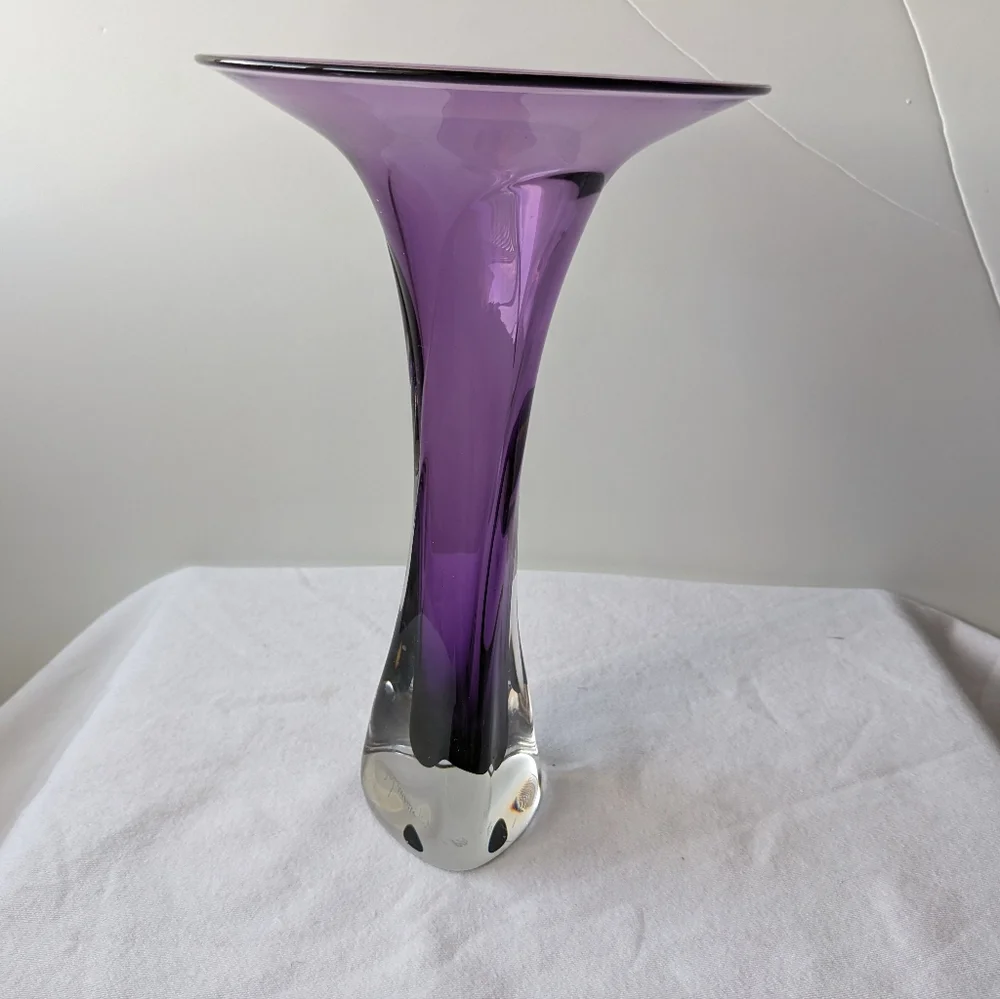 Jonathan Winfisky 1992 Signed Hand Blown Purple Art Glass Trumpet Vase Vintage